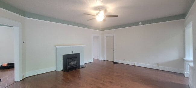 Photo - Downstairs unit @1034 NE Davis St - Lowere...