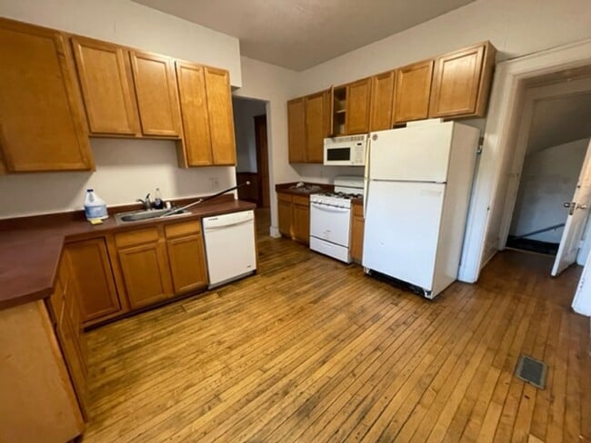 Photo - Beautiful 4 Bedroom 1.5 Bath House!