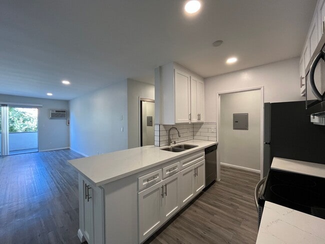 Photo - 1635 North Martel Avenue