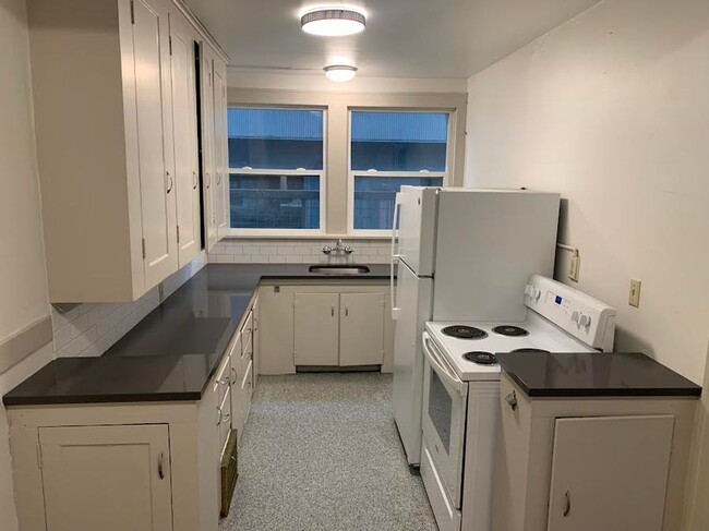 1936 NW Raleigh St Unit 4