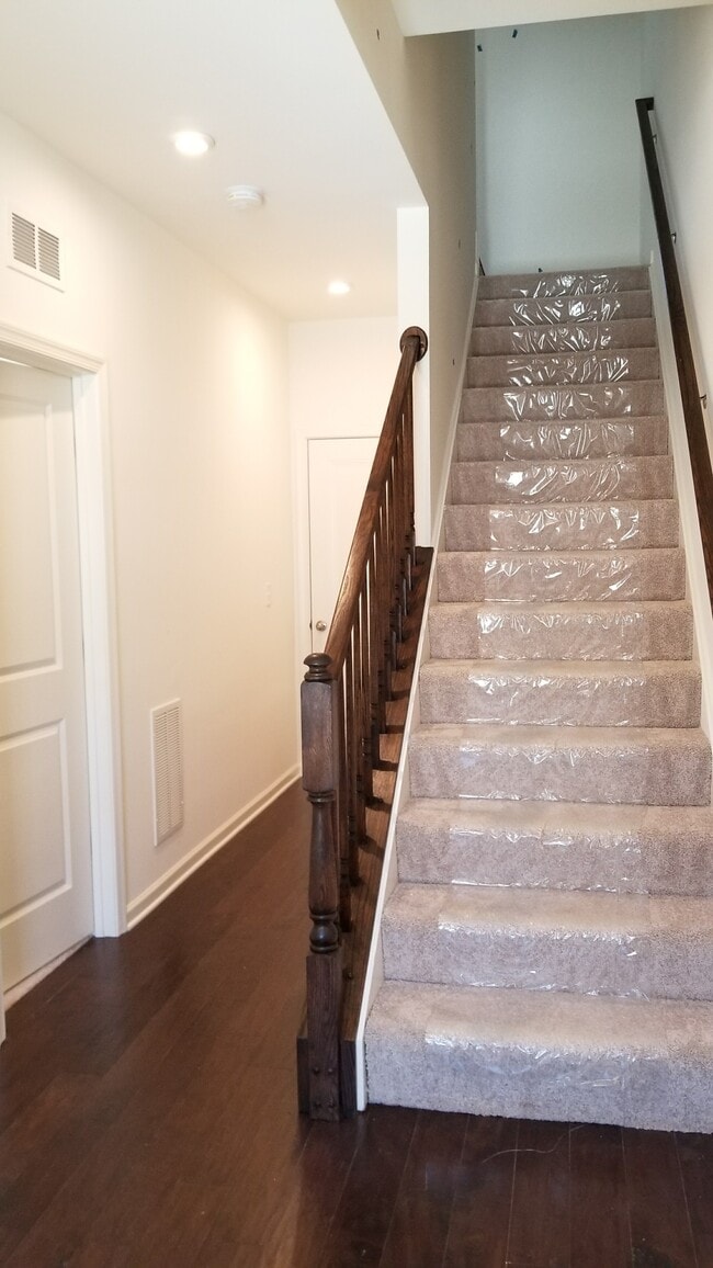 Photo - 43425 Robey Sq