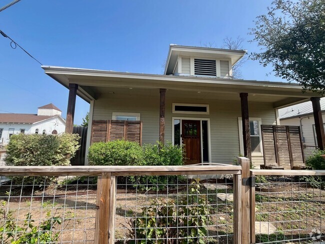 Building Photo - 3/2 Single Story Conveniently Located to D... Rental