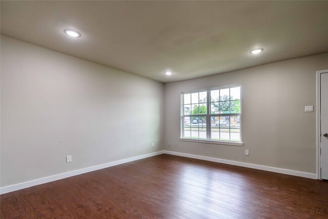 Photo - 12046 Beechnut St