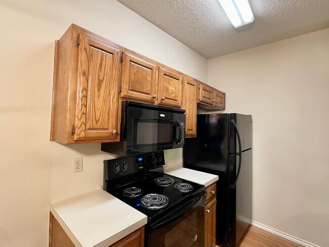 Photo - Central/UT 2/2 Apartments PRELEASE 8/15/2025
