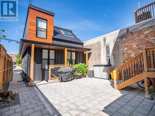 Photo - 202 Perth Ave Unité Main