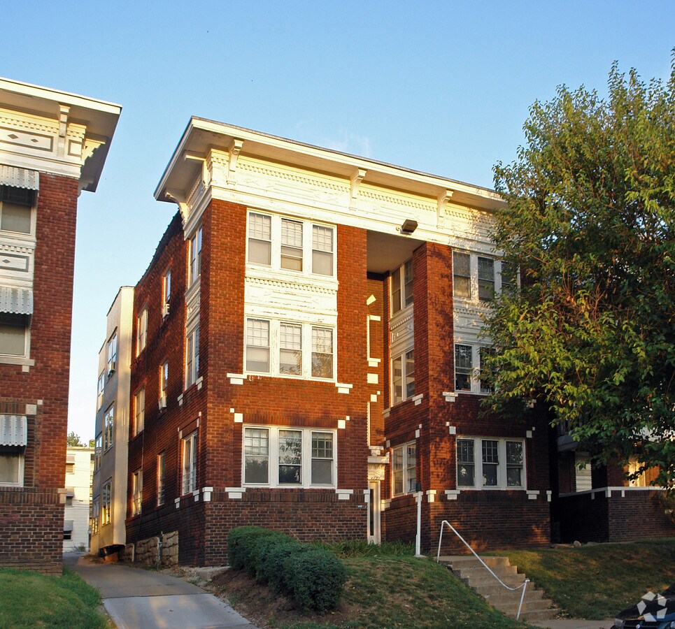 Photo - 4121-4123 Walnut St Apartments