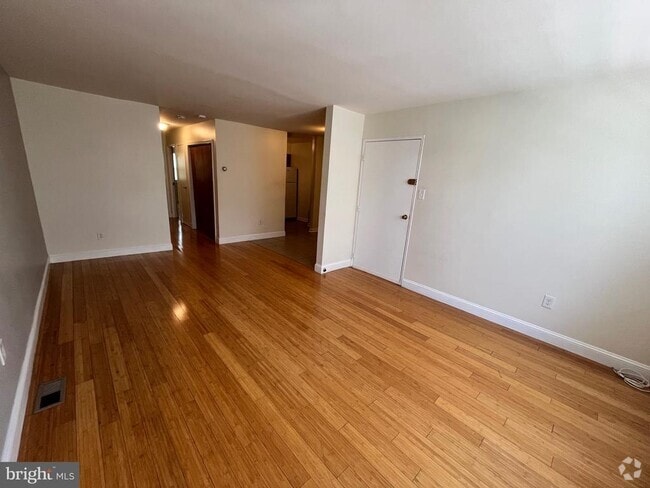 Building Photo - 8828 Cottage St Rental