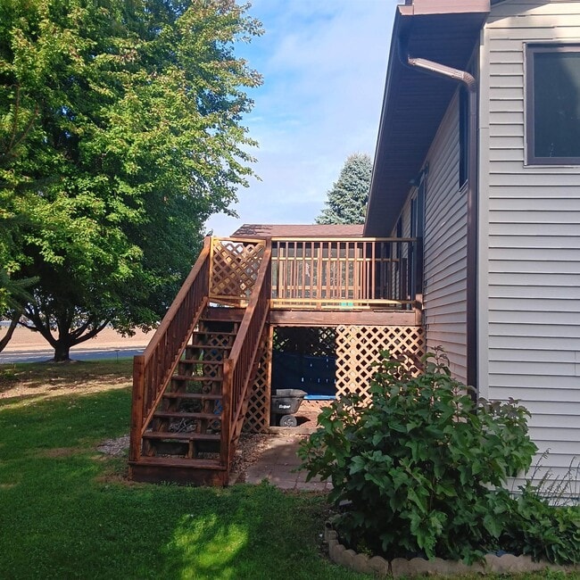 Photo - 2649 Stanbrook St