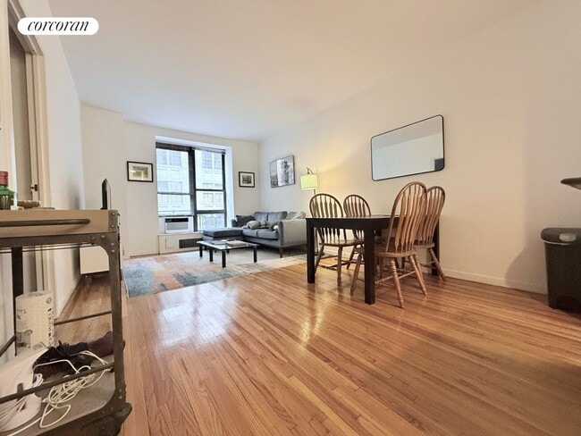 Photo - 117 W 58th St Apartment