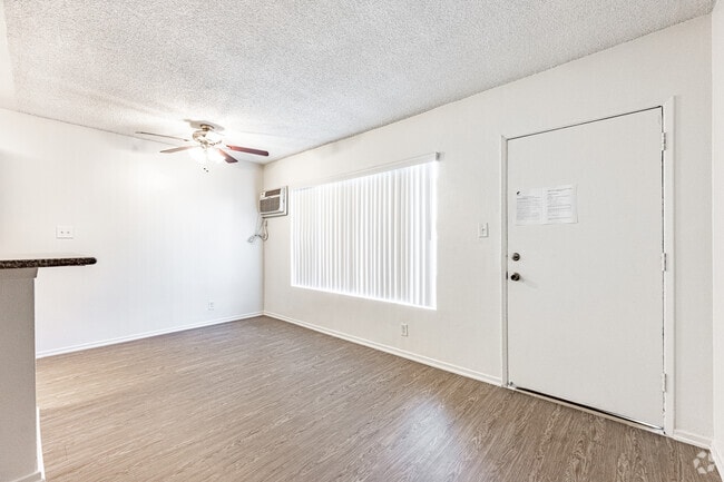 1BR, 1BA - 595SF - Dining Room