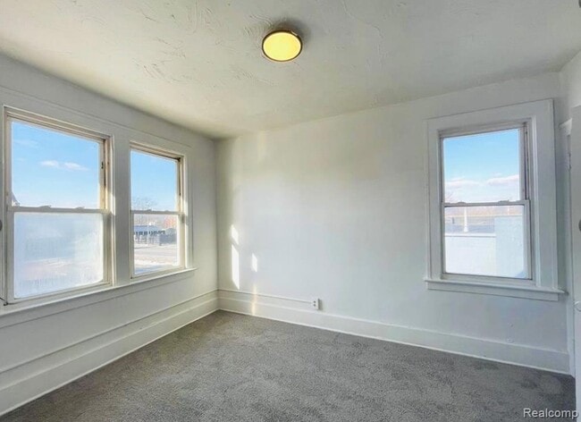 Photo - 3548 St Clair St