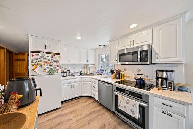 Photo - 95 Oriole Rd