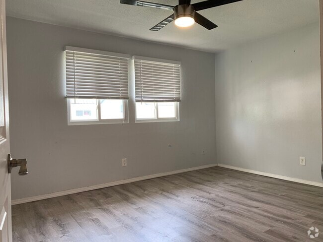 Building Photo - 1121 3rd St SW Unit 2 Rental