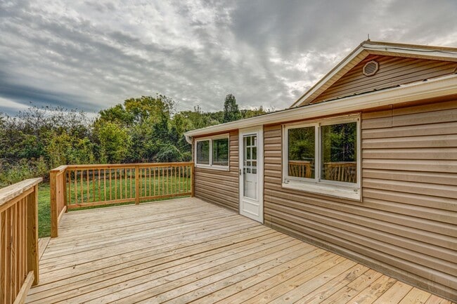 Photo - 2 Bdrm / 2 Bath - Remodeled Cottage in Johnson City