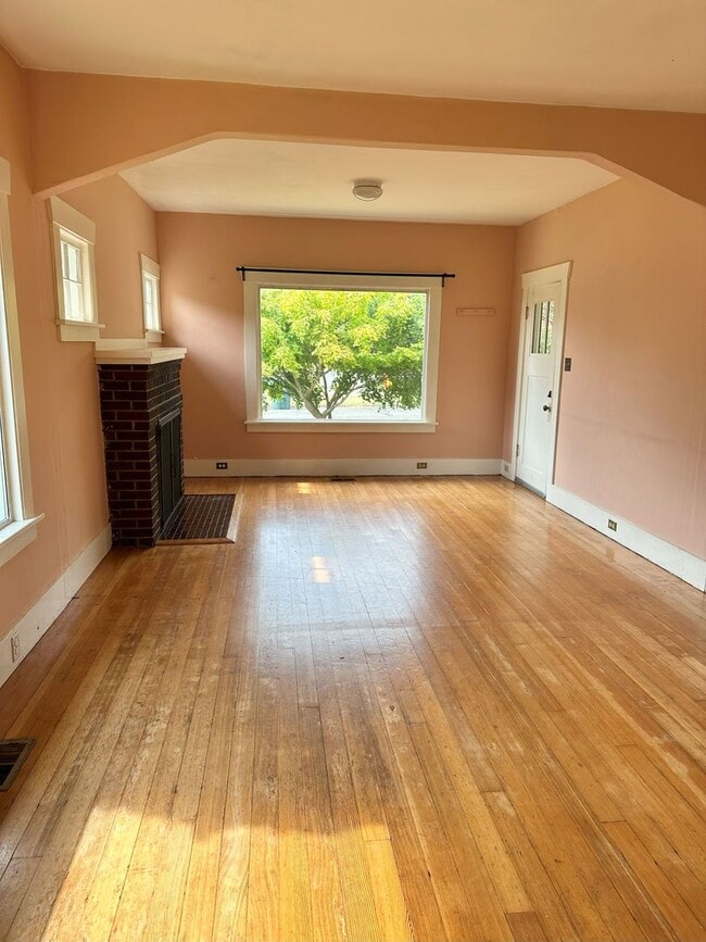 Photo - 2 bdrm/1 bath Lettered Streets cottage for...
