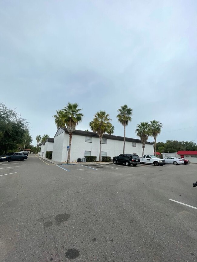 Building Photo - Baywatch Apartments- Five Minutes Driving from USF Unit 2-1347/102