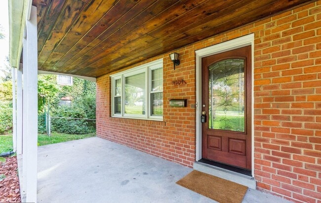 Photo - Absolutely Gorgeous Rambler in Great Location!