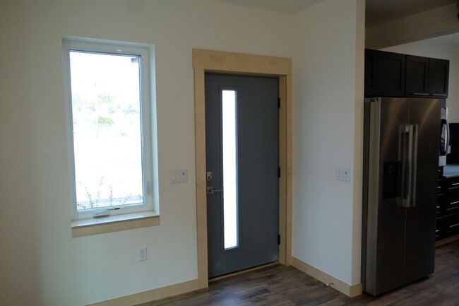 Photo - 1029 Pierpont Ave Unit 2