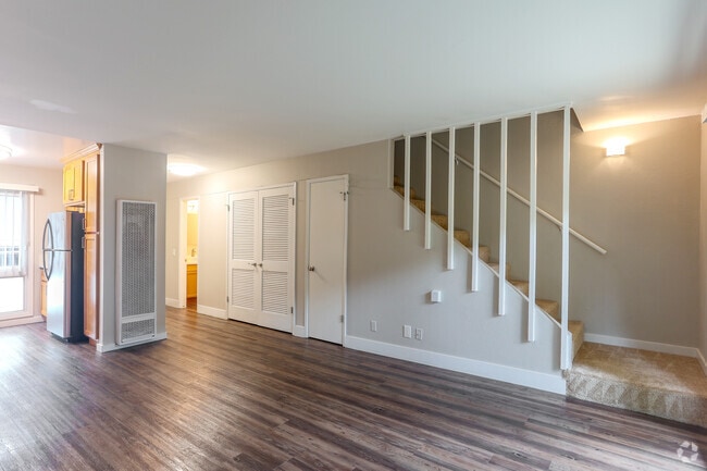 2BR, 1.5BA - 1,000SF - Living Room