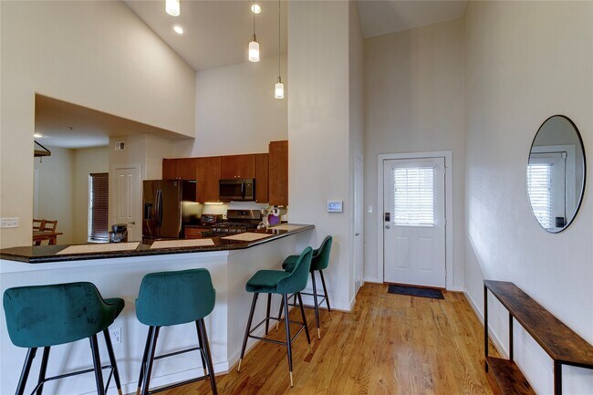 Photo - 2216 Chenevert St Unidad 11