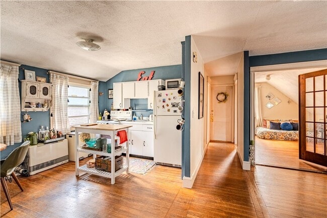 Photo - 125 Taber Ave Unidad #3