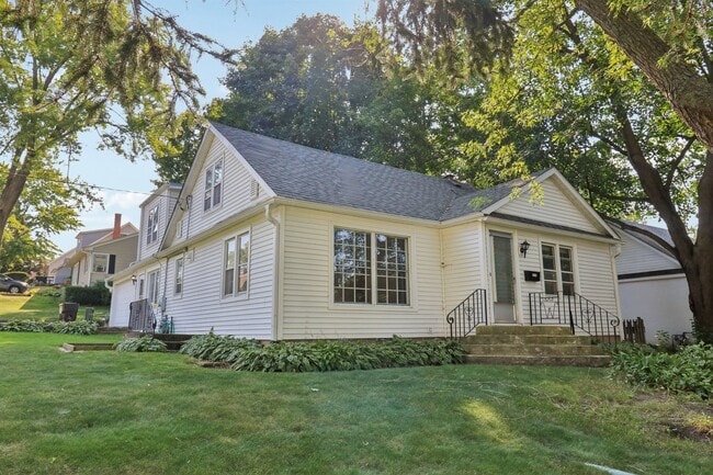 Photo - 1514 N Freund Ave