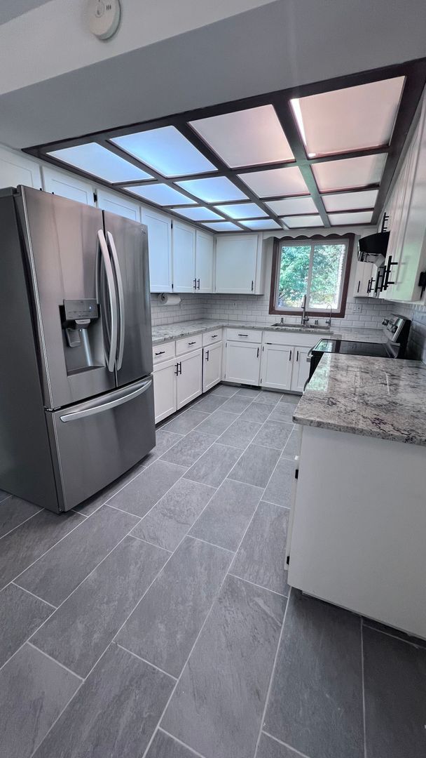 Building Photo - Beautiful 5-Bedroom close to Greenbluff. M... Rental