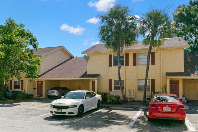 Building Photo - Town Home For Rent in Town 'n' Country!