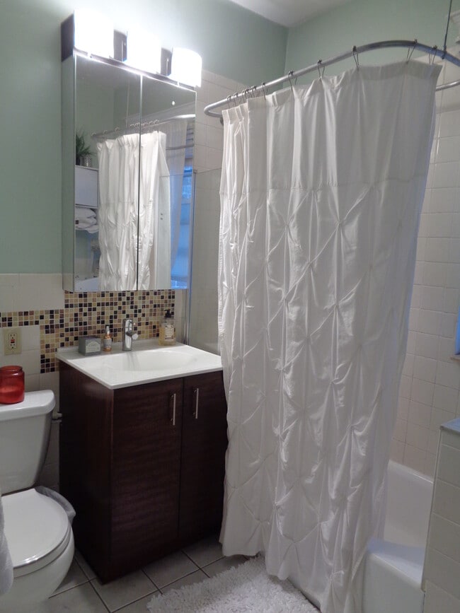Photo - 135 Chiswick Rd Unit 3