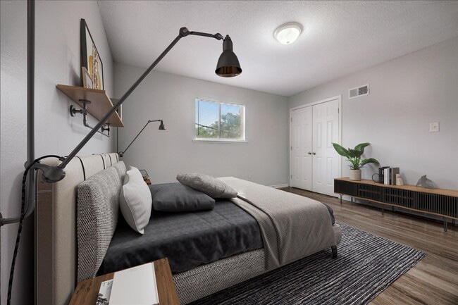 Welcome to Holmes Pointe Apartments!