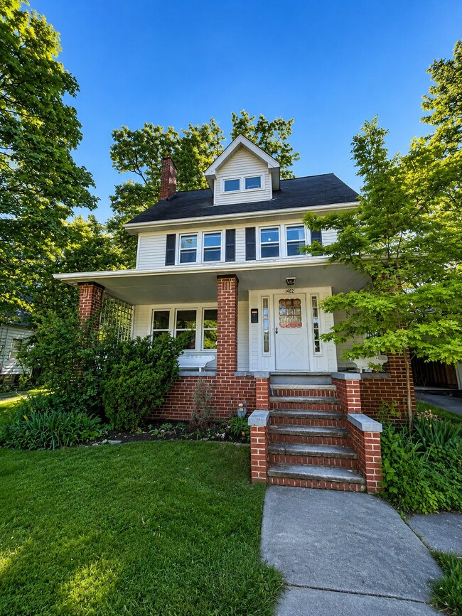 Photo - 1462 Parkhill Rd