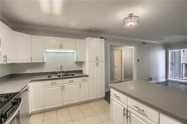 Photo - 1304 Summit St Unidad 107 Rental