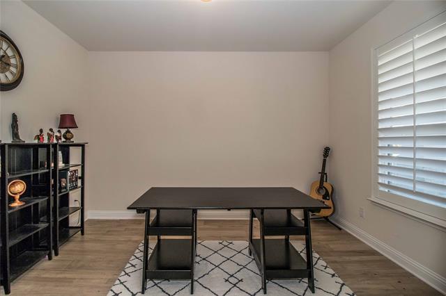 Photo - 908 Foxglove Dr