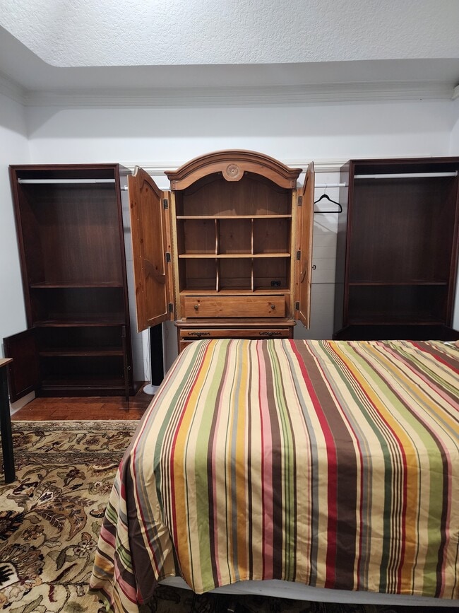 Photo - 123 Steeplechase Dr