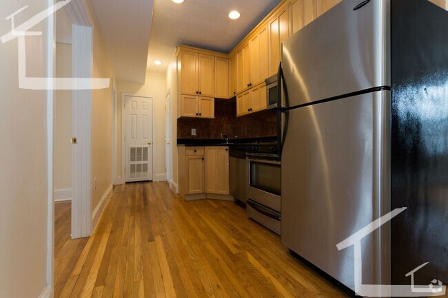 Building Photo - 9/1 Prime location renovated 4BR/2BA near ... Rental
