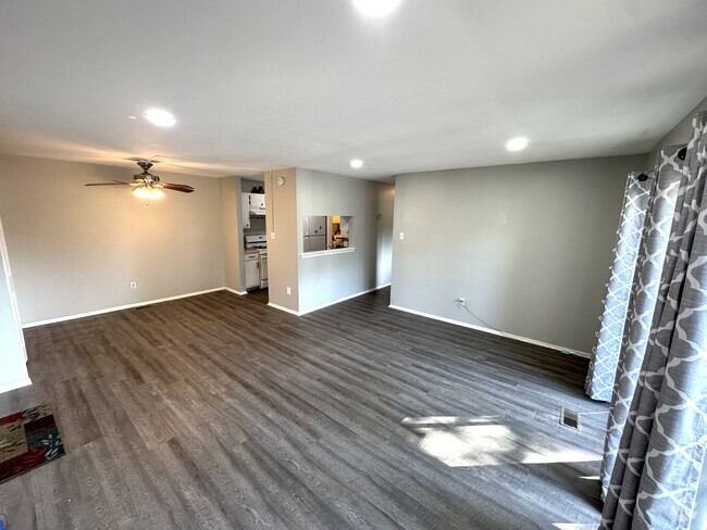 Building Photo - 1209 Braxton Ct Unit 1209 Braxton Court Rental