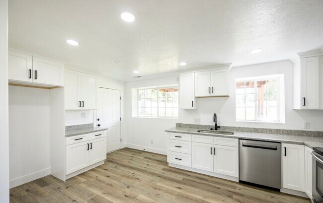 Photo - 457 S 100 E St