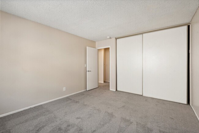 Rollingwood Apartments