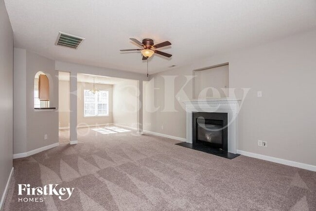 Photo - 634 Longacre Dr