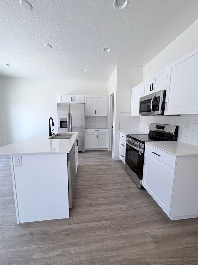 5673 S Weehawken Ln