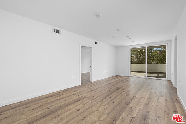 Photo - 5229 Willowcrest Ave Unit 307
