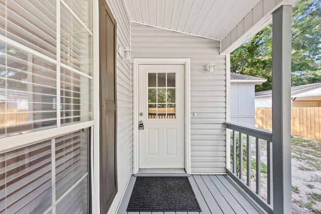 Photo - 700 Persimmon St