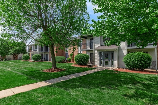 Lush Landscaping - Lakeview Apartments