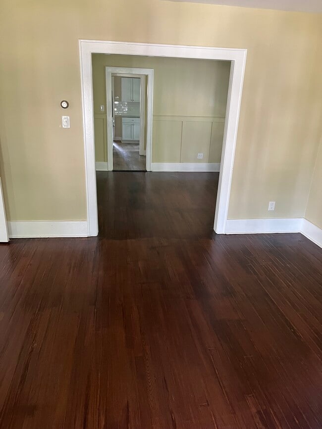 Living room - 208 N Ballston Ave Unit 2