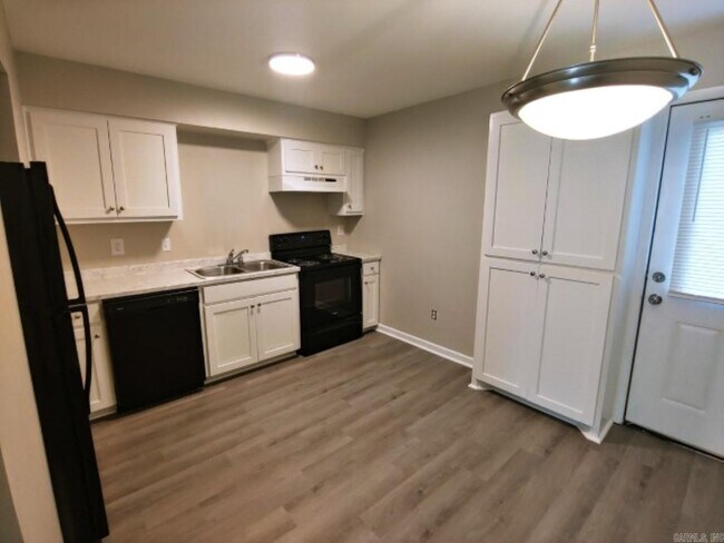 Photo - 2200 Fort Roots Dr