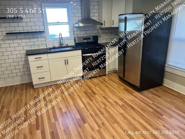 Photo - 305 S 4th St