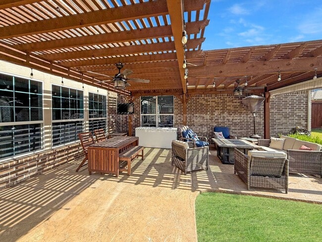 Photo - 801 Renault Way