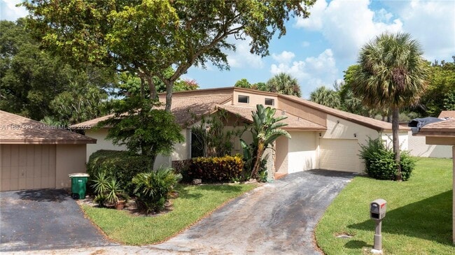 Building Photo - 8173 Silver Palm Ct