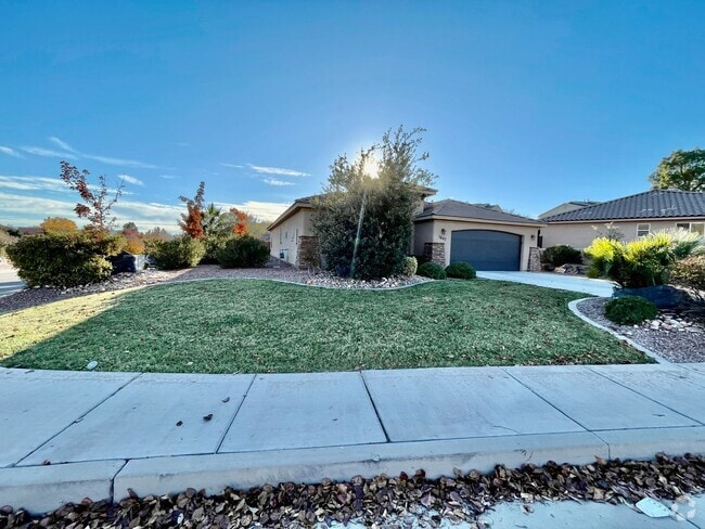 Building Photo - Pet Friendly Home in Green Valley