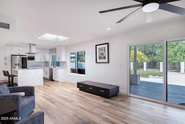 Photo - 856 E Village Cir Dr S